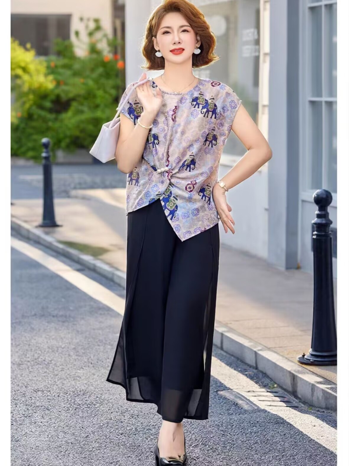 Women Fashion Over 60 - Completo Estivo alla Moda: Set Due
