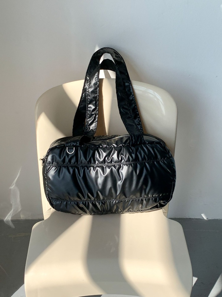 Women Fashion Over 60 - Borse a tracolla trapuntate casual per