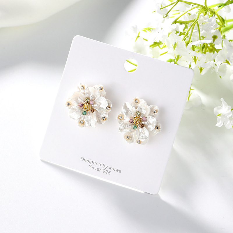Nuovi Orecchini a Petalo con C - Women Fashion Nz recensione e prezzo