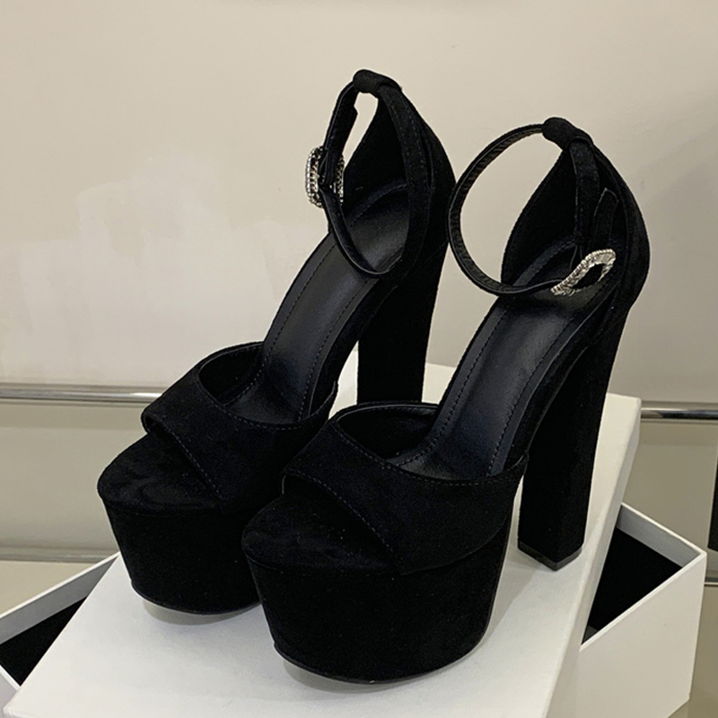 Sandali con Tacco Alto Estremo - Women Fashion Model recensione e prezzo