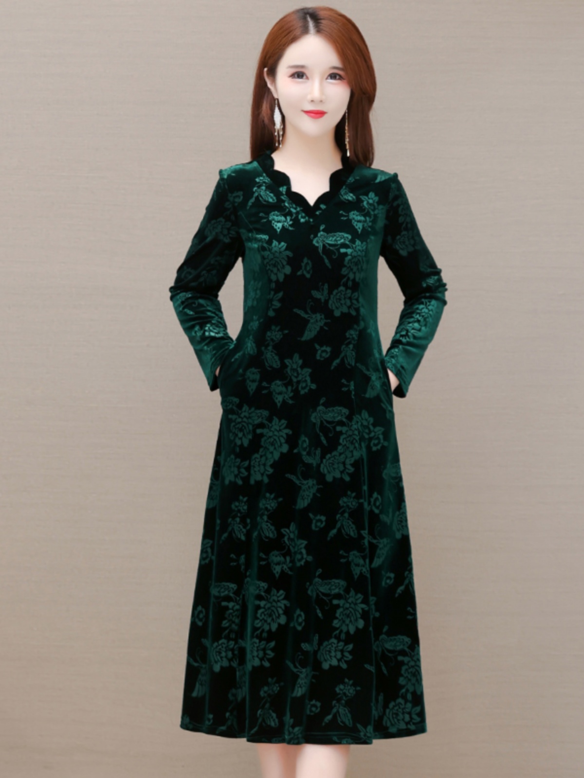 Elegante Abito in Velluto con  - Women Fashion Over 60 recensione e prezzo